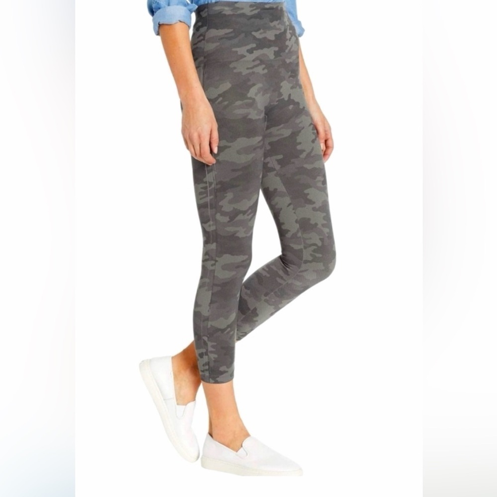 Spanx Look At Me Now Seamless Cropped Leggings Medium NWT